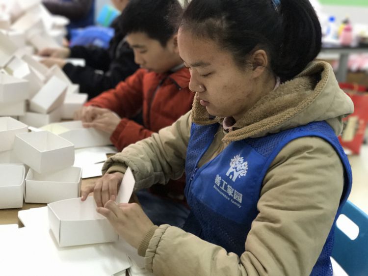 我要工作之我在做手工_jpg